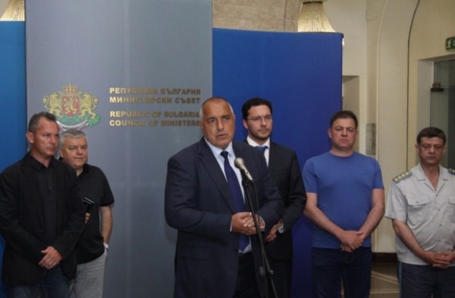 Изпращаме допълнително войници по границата с Турция