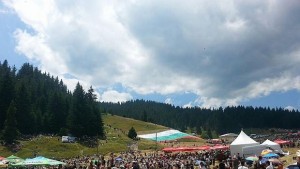 Над 100 хиляди души преминали през поляните на Рожен