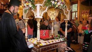 Стотици миряни в Пловдив заради мощите на Св Георги