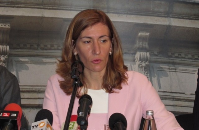 Министър Ангелкова: Голяма част от нашите туристи в Турция бяха прибрани