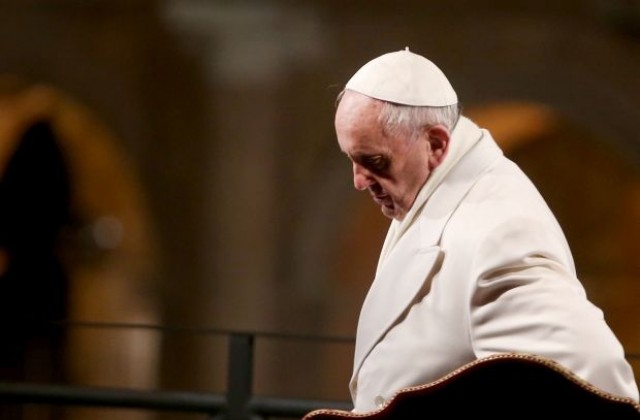 Папата се помоли за край на терора и смъртта след атентата в Ница