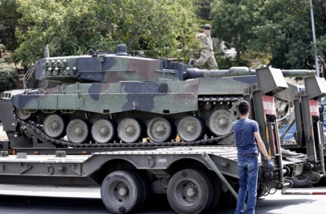 Арестите сред военните в Турция продължават