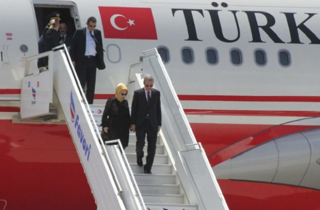 Изтребители на превратаджиите прехванали самолета на Ердоган, но не стреляли