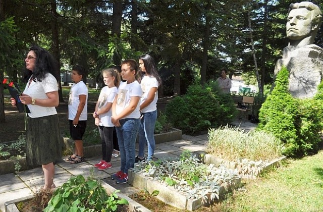 Семпло отбелязахме рождението на Апостола