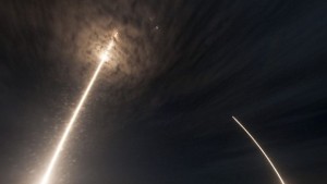 SpaceX успешно приземи ускорителя на ракетатаносител Falcon