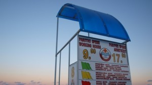 Червеният флаг не спира туристите да влизат в морето