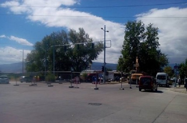 Най-после: Дългочаканият ремонт на Коматевско шосе започна, затварят движението до няколко дни