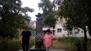 Малко дупничани се преклониха пред Апостола на рождената му дата