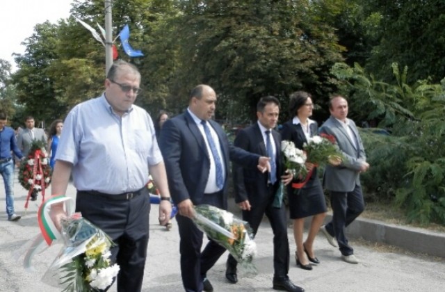 Левски отбеляза 71 години като град и 179 години от рождението на Апостола