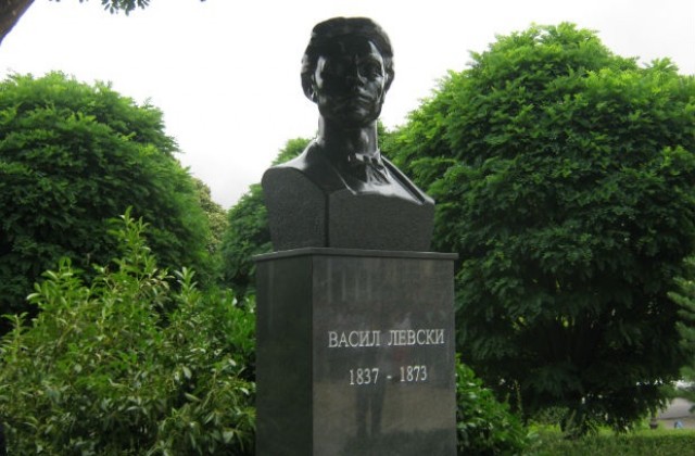 Откриха паметник на Васил Левски в Сапарева баня
