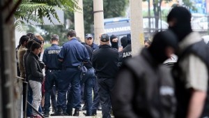 Стотина души са задържаните след акцията срещу нелегални мигранти в