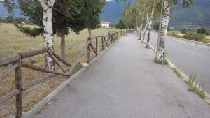 Отново вандали счупиха оградата на алеята към парк Рила