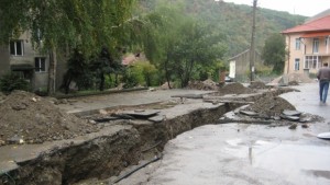 Съдът Таксите за разкопаване на улици и тротоари които събира