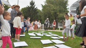 И двегодишни рисуваха Панаира на киселото мляко