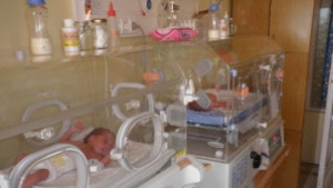 Ремонтират отделението за недоносени в Дома за медикосоциални грижи за