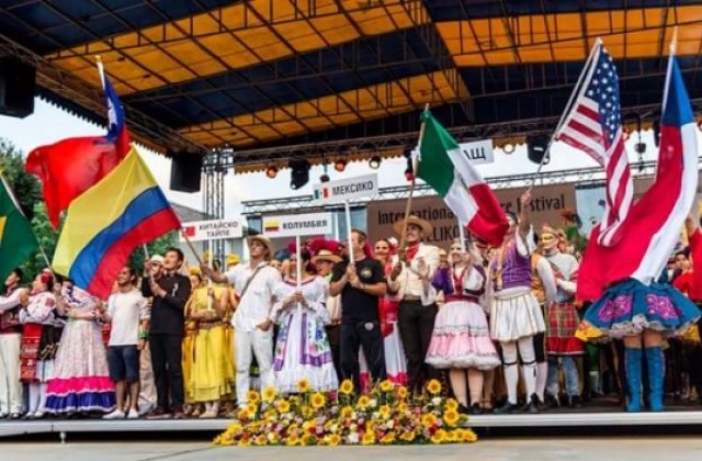 Международният фолклорен фестивал на Велико Търново гостува в Казанлък