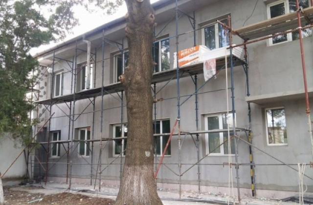 Усилени ремонти на улици и сгради в Нова Загора