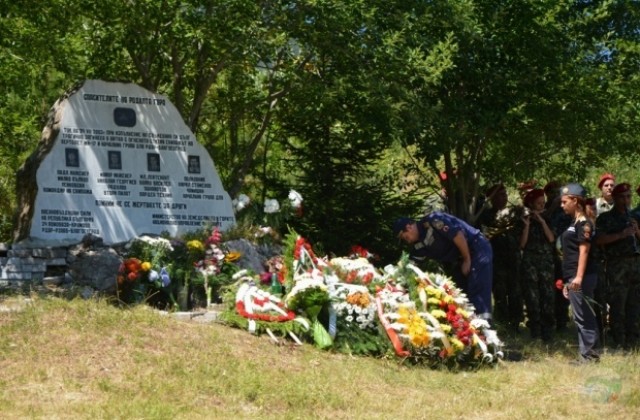 Отдават почит на загиналите преди 13 години летци от авиобаза Крумово