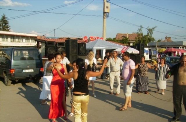 Планират забрана за сватби на общински терени- площади, улици