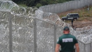 Полицаи задържаха 56 бежанци на българосръбската граница