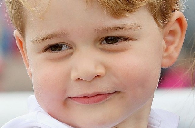 Тригодишният Джордж нарича кралица Елизабет Ган-Ган (СНИМКИ)