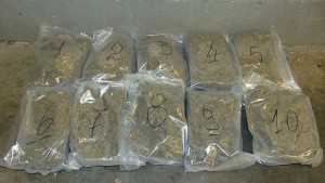 11 кг марихуана и 21 кг тютюн конфискува полицията