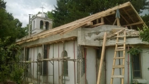 Ремонтират храма в село Васил Левски