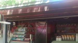 Пожар в хладилна витрина остави без ток част от централната