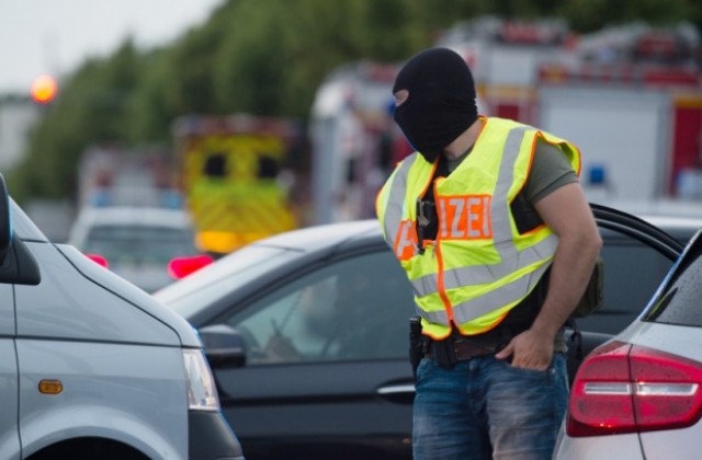 Издирват нападателите в Мюнхен, полицията откри автомобила на един от тях