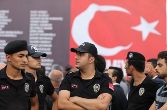 Турските власти задържаха сподвижник на Гюлен, сочен за дясната му ръка