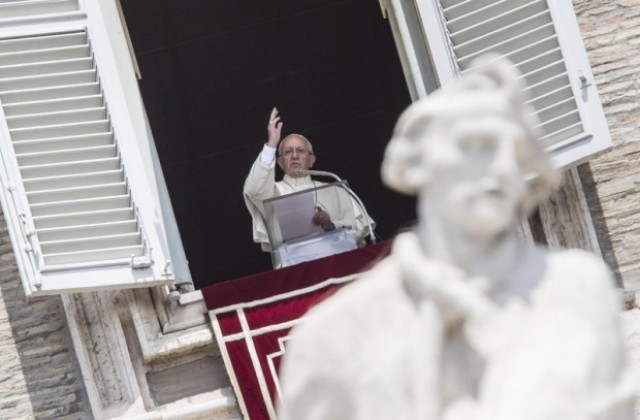 Папа Франциск призова към молитва в отговор на проявите на тероризъм и насилие