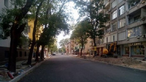 Ул Любен Каравелов отворена за движение тротоарите все още недовършени