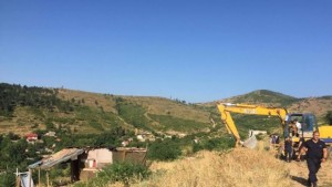 Започна събарянето на незаконните постройки