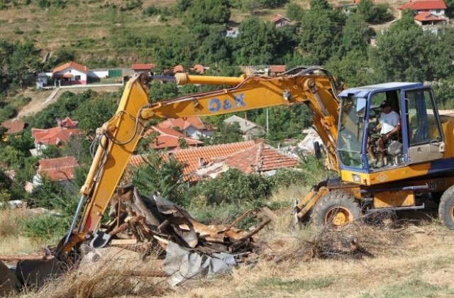 Бутат незаконни постройки в местността Зайчева поляна в Стара Загора