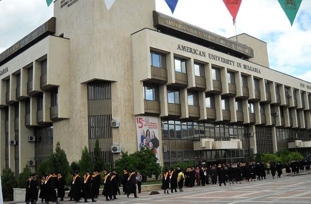 Математици от 48 държави се състезават в Американския университет в България