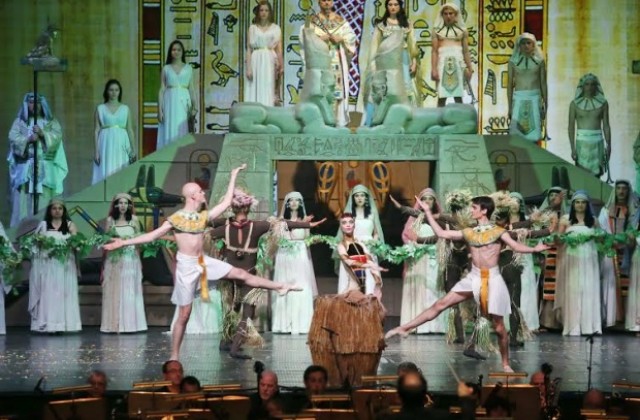 „Сцена на вековете” продължава с операта „Аида”,  огромен бе интересът към шедьовъра на Верди „Набуко”