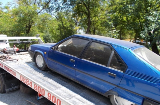 Продължава премахването на изоставените автомобили по улиците в Г. Оряховица