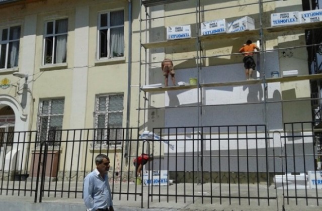 Ремонтират 13 училища и 17 детски градини във Варна (СНИМКИ)
