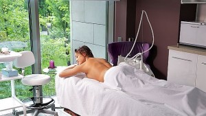 Роботът Ема прави безупречен източен масаж ВИДЕО