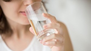 Машина която превръща урината в питейна вода