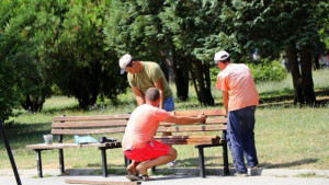 Ремонтират и освежават детските и спортни площадки във Велико Търново