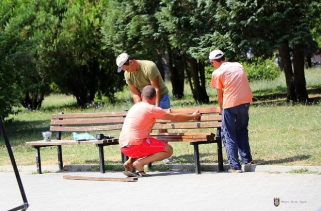 Ремонтират и освежават детските и спортни площадки във Велико Търново