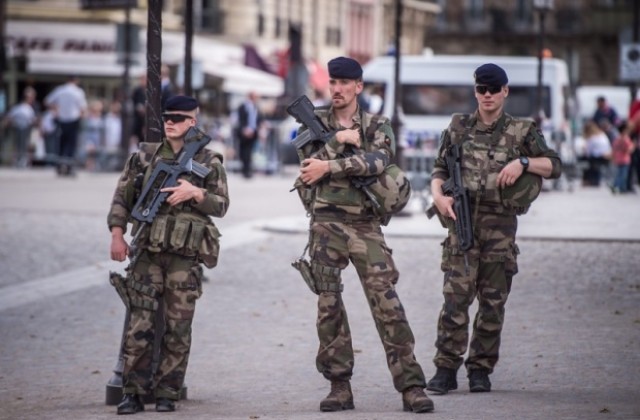 Все още идентифицират втория нападател на църквата във Франция