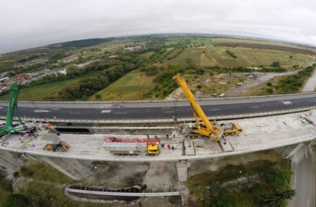 Заради ремонт на магистрала Хемус отбиват частично движението към София