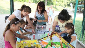 Читалня на открито по време на фестивала Дунавски вълни