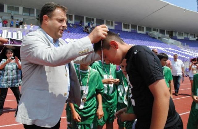 „Лудогорец” спечели първия футболен турнир за деца „Трифон Иванов”,  кметът Даниел Панов връчи медалите на „Орлите”