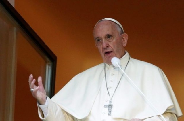 Папата ще се срещне с оцелели от Холокоста в Освиенцим