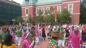 Гости от Индия Грузия Кипър Сърбия и Черна гора дефилираха
