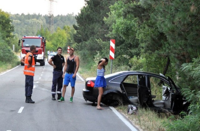 Тежък пътен инцидент край Хасково, две момичета загинаха (СНИМКИ)