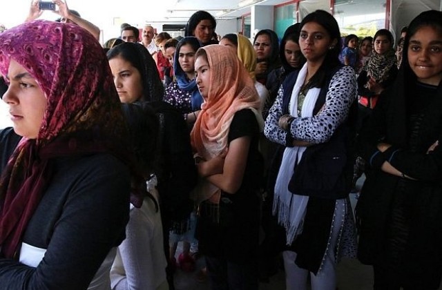 Задържаха 17 афганистанци край Сандански